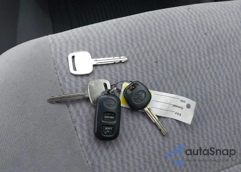 2005 Toyota Corolla Le from USA, damaged, VIN 2T1BR32E05C366918